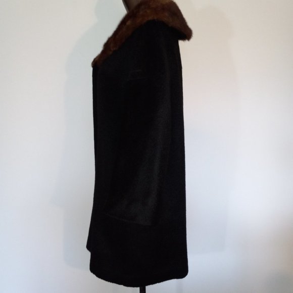 Vintage 1960s black A-line wool coat, three large buttons, faux fur collar - Picture 11 of 16